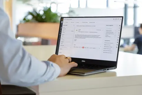TriniCo klantcontactsoftware voor klanttevredenheid op laptop