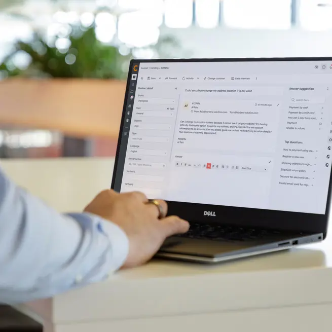 TriniCo klantcontactsoftware voor klanttevredenheid op laptop